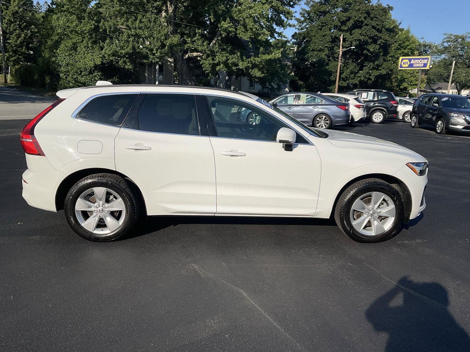 Used 2022 Volvo XC60 B5 Momentum AWD/4WD image 4