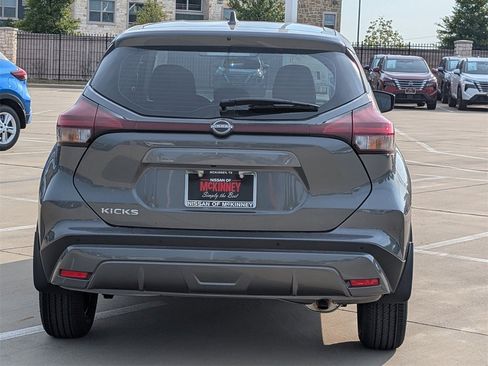New 2025 Nissan Kicks Play S image 5