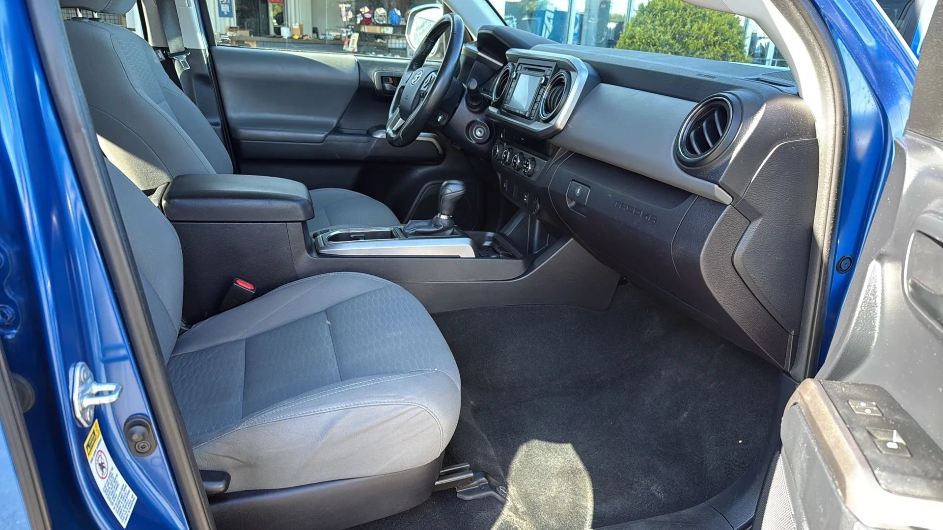 Used 2017 Toyota Tacoma SR5 w/ Tow Package AWD/4WD image 29