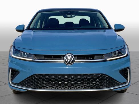 Used 2025 Volkswagen Jetta SE image 3