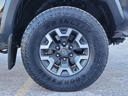 Used 2023 Toyota Tacoma TRD Off-Road image 5