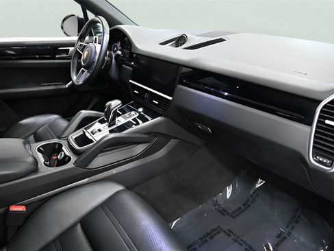 Used 2019 Porsche Cayenne S w/ Premium Package AWD/4WD image 20