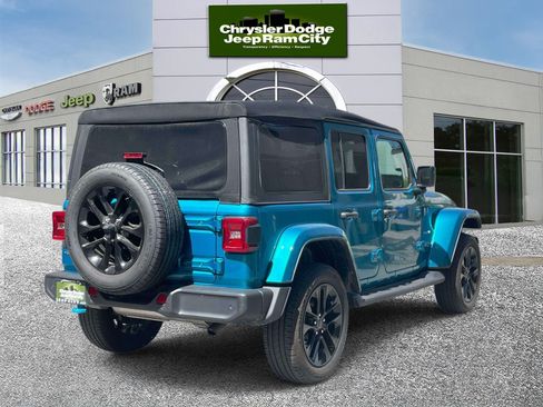 Used 2024 Jeep Wrangler Unlimited Sahara w/ Technology Group AWD/4WD image 6
