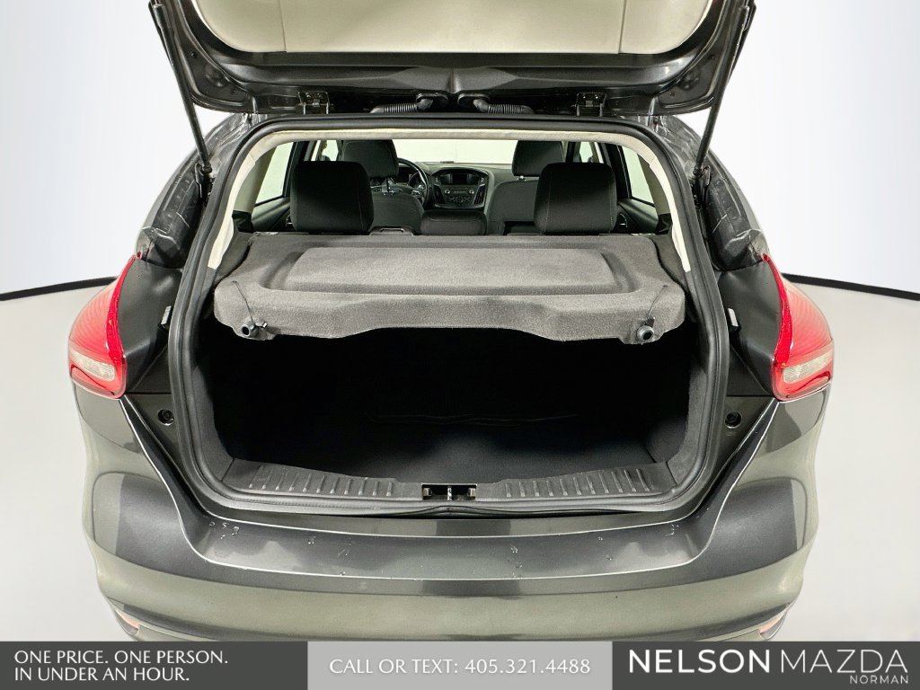 Used 2018 Ford Focus SE FWD image 25