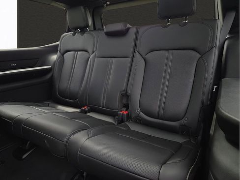 New 2026 Jeep Grand Wagoneer 4WD image 9
