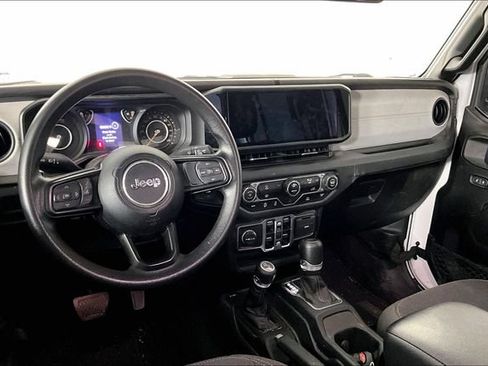 Used 2024 Jeep Gladiator Sport AWD/4WD image 3