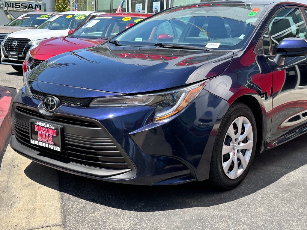 Used 2023 Toyota Corolla LE FWD image 3