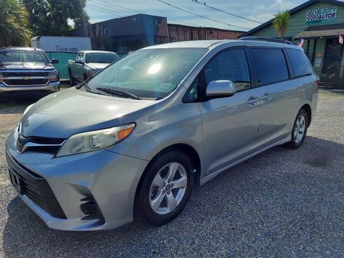 Used 2019 Toyota Sienna LE image 9