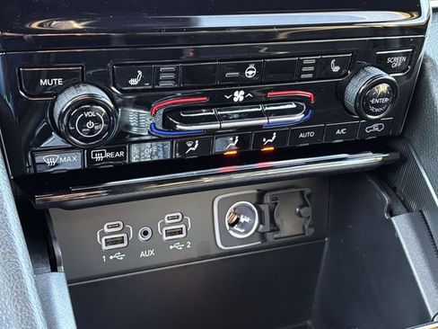 New 2025 Jeep Grand Cherokee Limited image 24