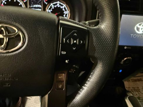 Certified 2022 Toyota 4Runner TRD Off-Road Premium w/ 4Runner Bronze Package (TMS) image 31