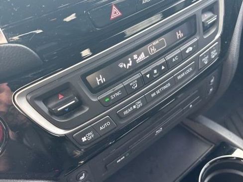 Used 2017 Honda Pilot Elite image 11