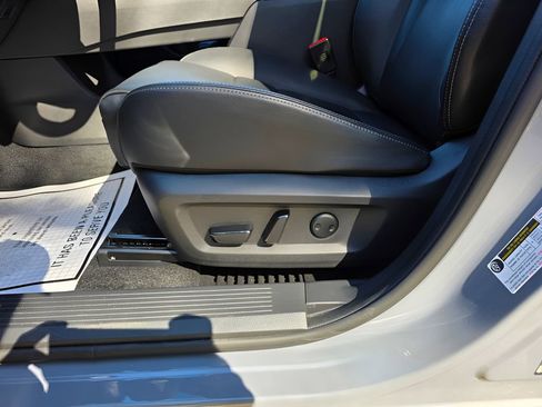 Used 2025 Nissan Rogue SL image 18