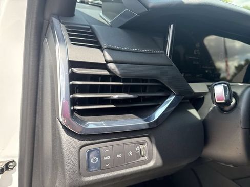 Certified 2025 GMC Acadia Elevation AWD/4WD image 10