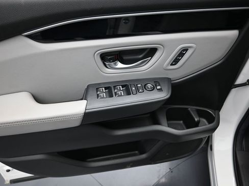 Used 2025 Honda Pilot EX-L image 10