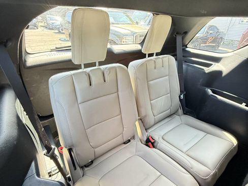 Used 2018 Ford Explorer XLT w/ Equipment Group 202A image 20