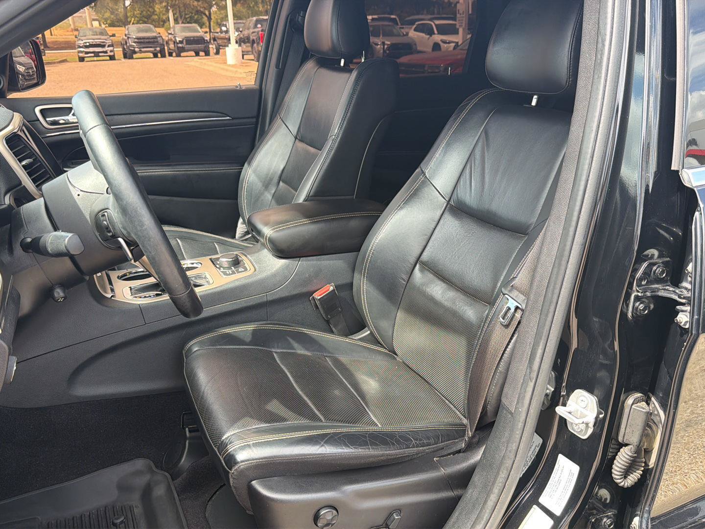 Used 2017 Jeep Grand Cherokee Limited w/ Luxury Group II AWD/4WD image 10