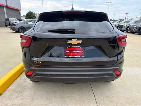 Used 2025 Chevrolet Trax LS w/ Driver Confidence Package FWD image 4