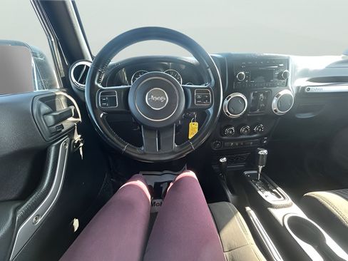 Used 2011 Jeep Wrangler Unlimited Sahara AWD/4WD image 13