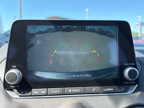 Used 2025 Nissan Sentra SV FWD image 44