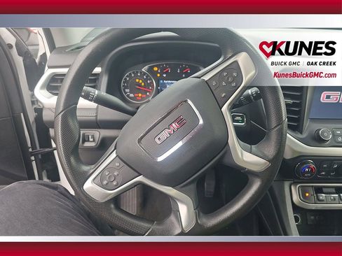 Used 2023 GMC Acadia SLE image 17