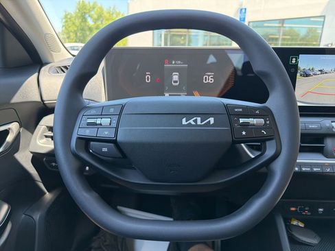 New 2026 Kia K4 FWD image 31
