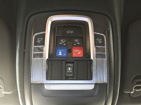 Used 2022 RAM 1500 Laramie AWD/4WD image 35