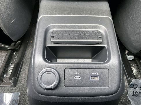 Used 2023 Nissan Ariya FWD image 16