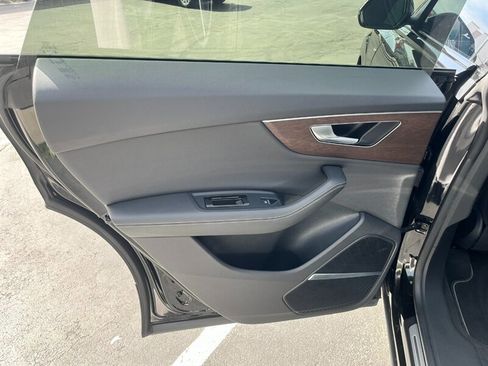 Used 2023 Audi Q8 Premium Plus w/ Premium Plus Package image 22