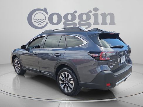 Used 2025 Subaru Outback Touring AWD/4WD image 3