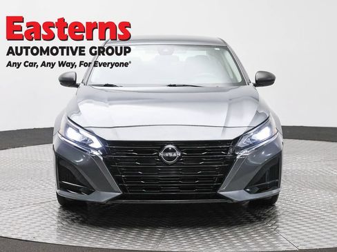 Used 2024 Nissan Altima 2.5 SV FWD image 2