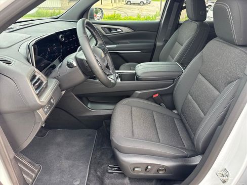 Used 2026 Chevrolet Traverse LT w/ Driver Confidence Package FWD image 8
