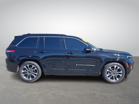 Used 2024 Jeep Grand Cherokee Overland AWD/4WD image 7