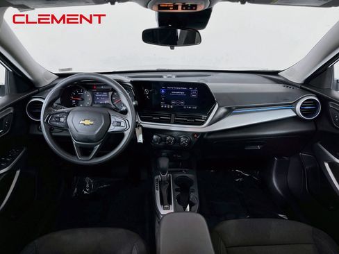 Used 2024 Chevrolet Trax LS FWD image 11