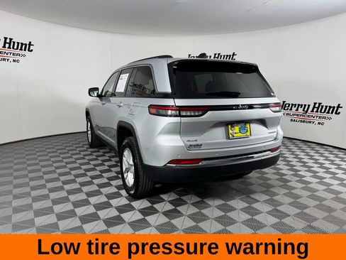 Used 2023 Jeep Grand Cherokee Laredo X AWD/4WD image 9