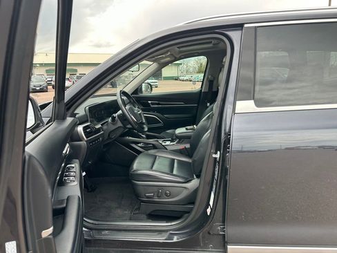 Used 2025 Kia Telluride S image 10