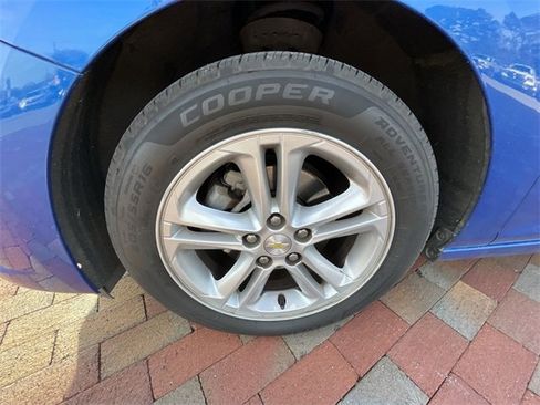 Used 2017 Chevrolet Cruze LT image 8