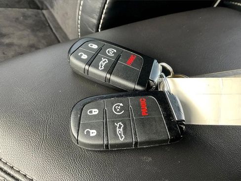 Used 2015 Dodge Challenger SRT image 10