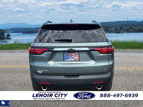 Used 2023 Chevrolet Traverse LT FWD image 4