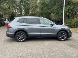 Used 2022 Volkswagen Tiguan SE w/ Panoramic Sunroof Package video 2