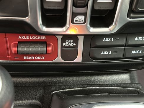 Used 2024 Jeep Wrangler Unlimited Sport AWD/4WD image 21