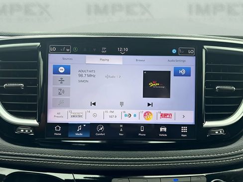 Used 2025 Chrysler Pacifica Limited FWD image 11