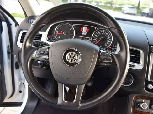 Used 2016 Volkswagen Touareg TDI AWD/4WD image 68