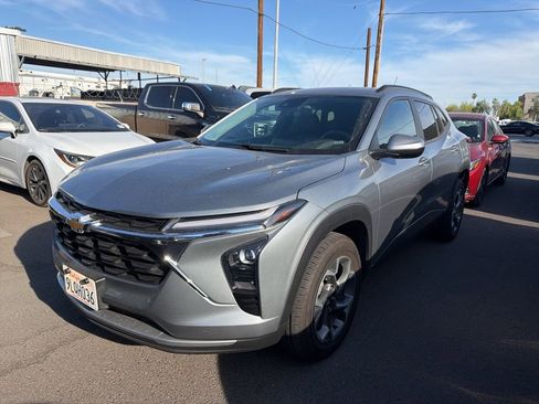 Used 2024 Chevrolet Trax LT image 4