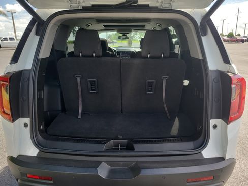 Used 2023 GMC Acadia SLE w/ Driver Convenience Package FWD image 9