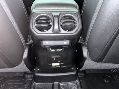 Used 2021 Jeep Wrangler Unlimited Sahara image 30