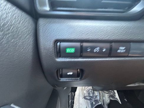 Used 2025 Nissan Sentra S FWD image 31