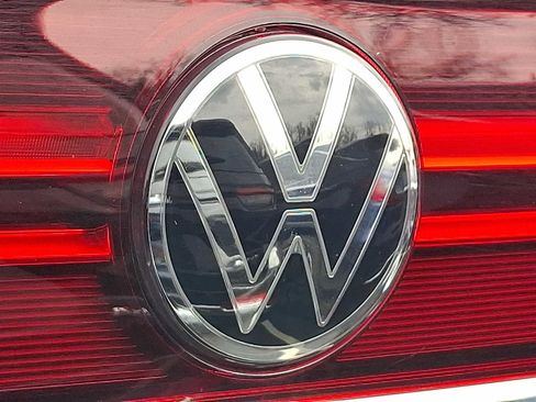 Used 2024 Volkswagen Atlas Cross Sport SE image 29