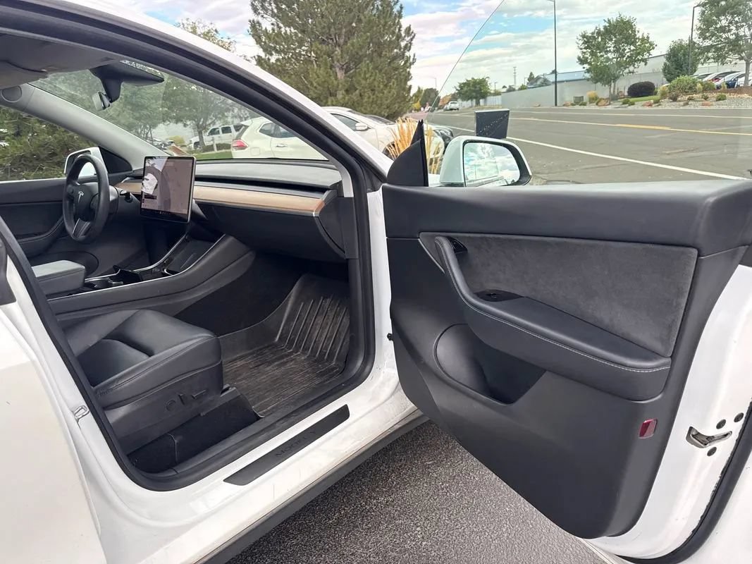 Used 2020 Tesla Model Y Long Range AWD/4WD image 31
