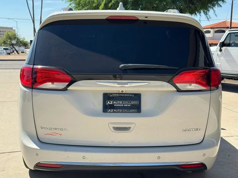 Used 2017 Chrysler Pacifica Limited w/ UConnect Theater Package FWD image 7