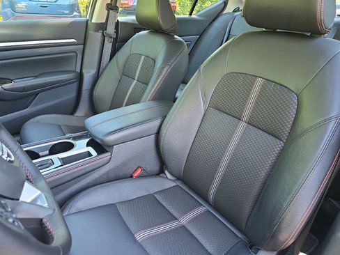 Used 2025 Nissan Altima 2.5 SR FWD image 11